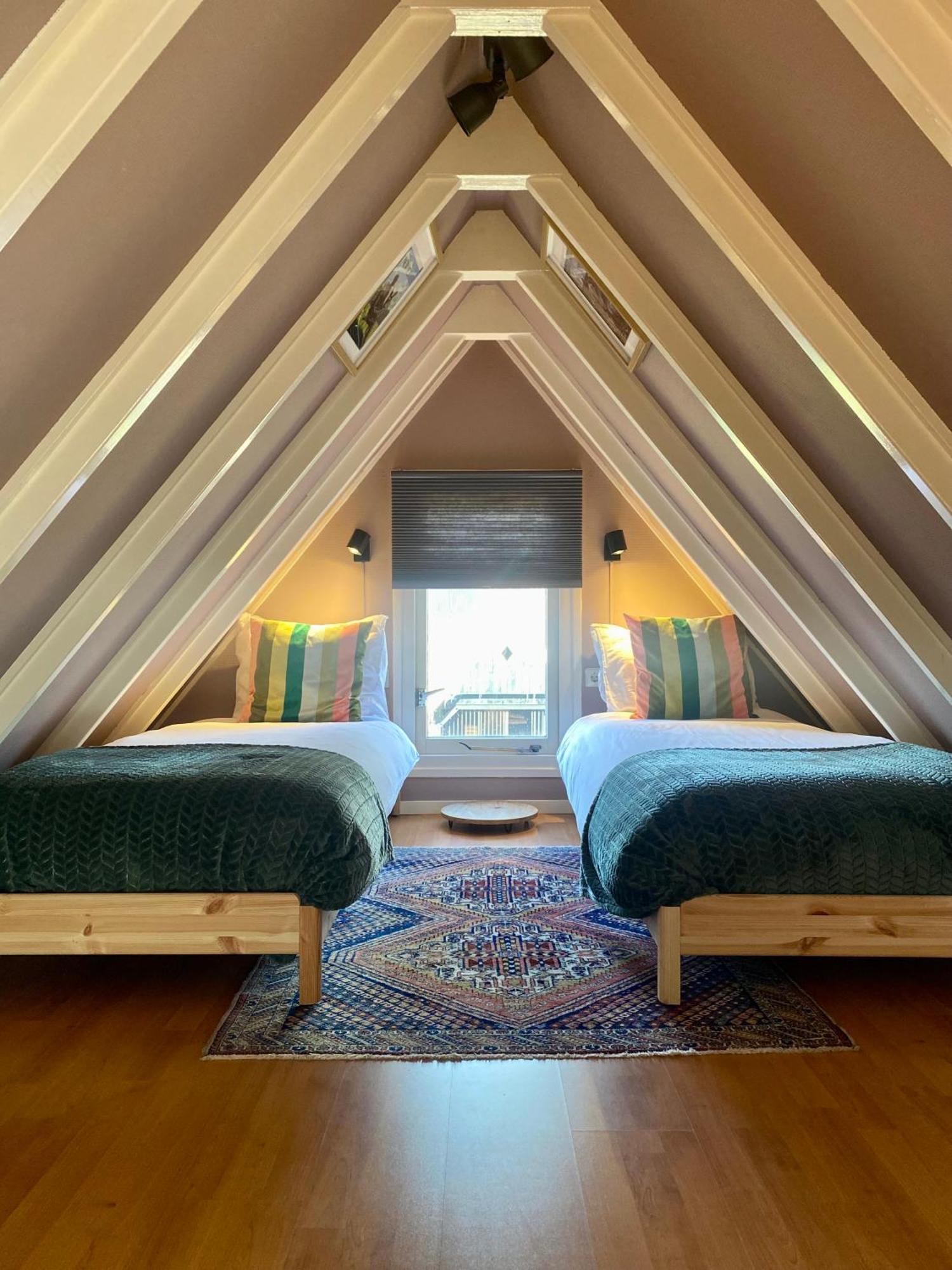 Loosan Lodges Gastenhuis Reutum ภายนอก รูปภาพ